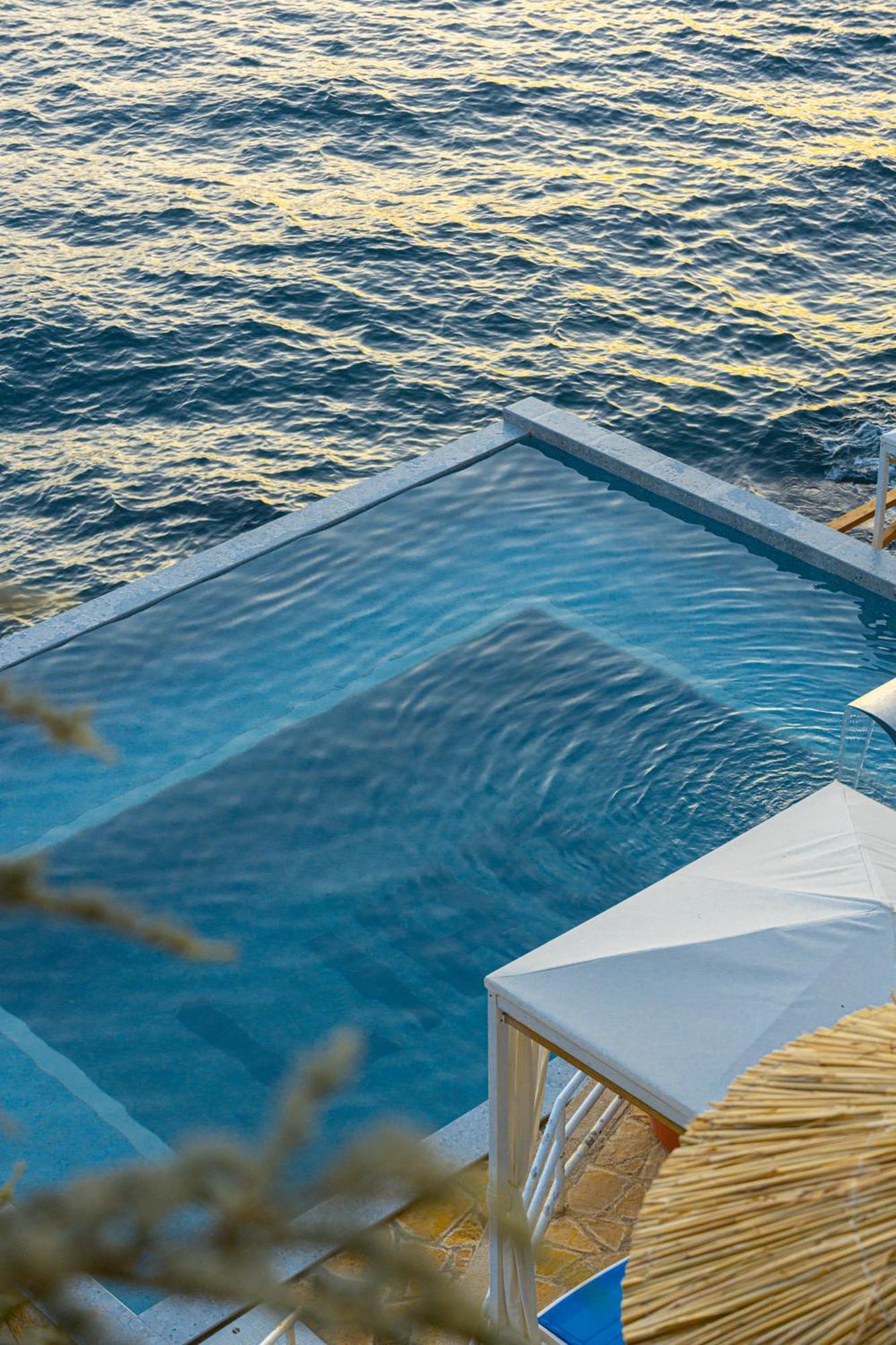 Liro - Adults Only 4*