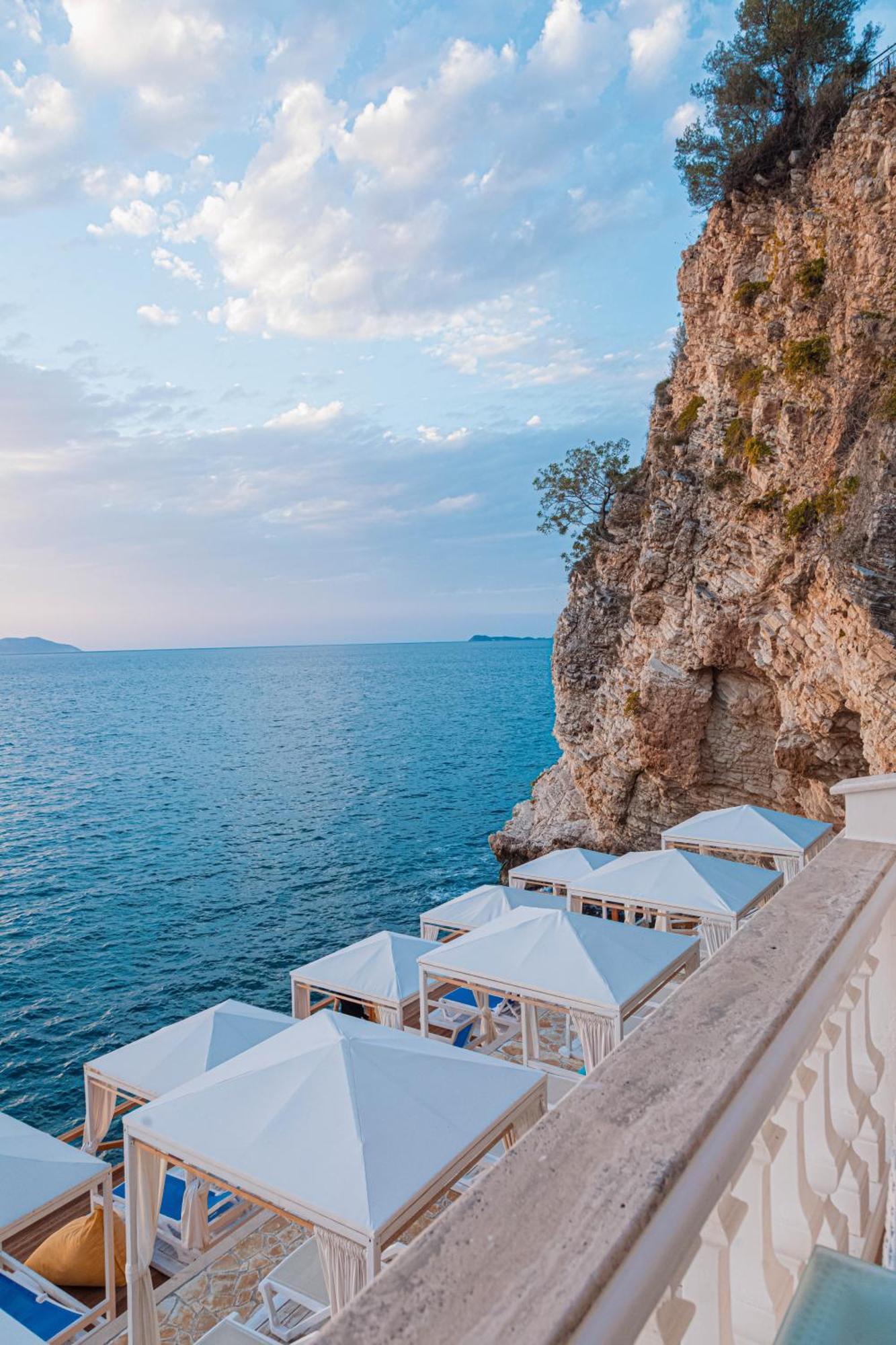Liro - Adults Only 4*