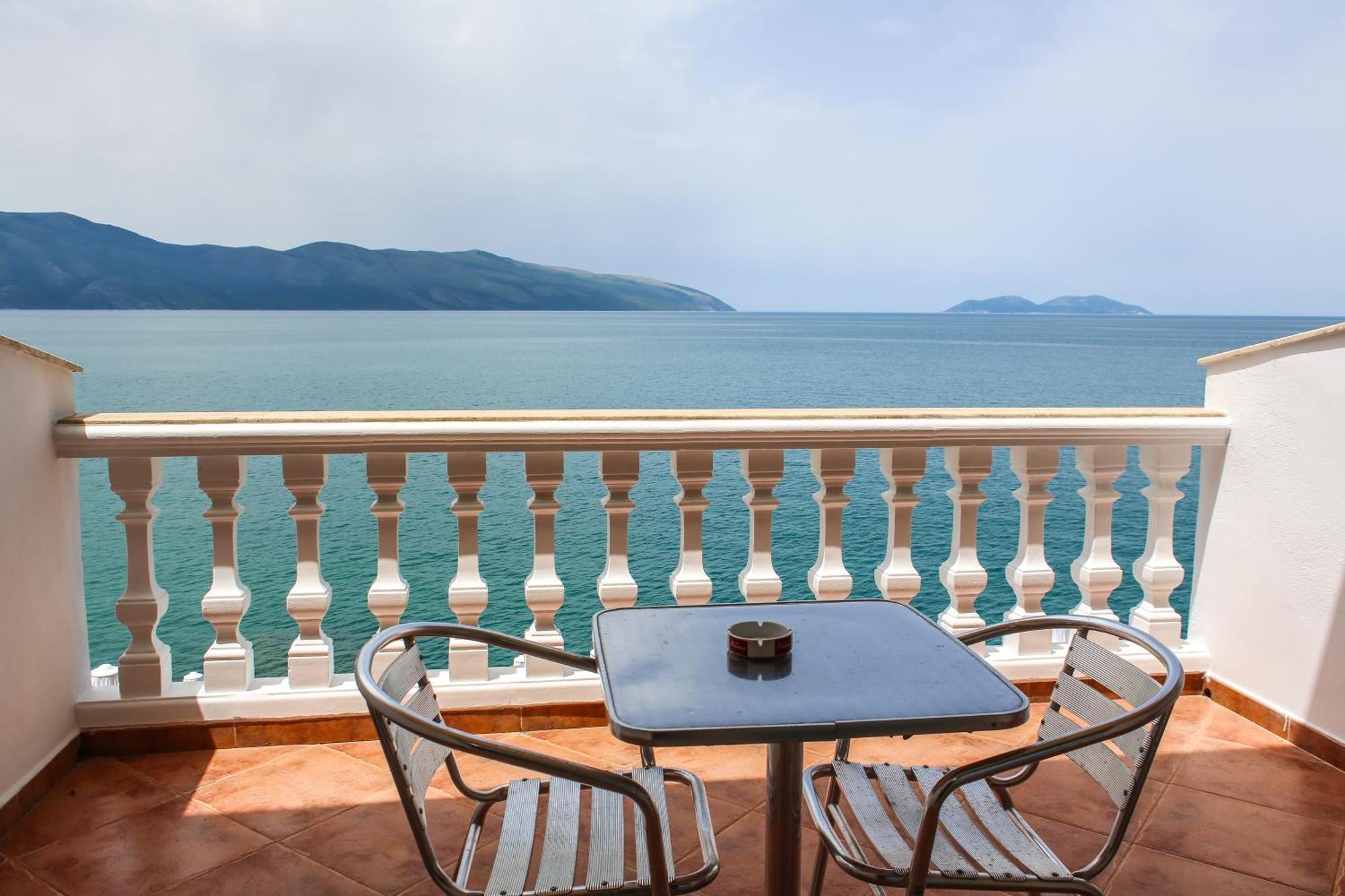 Liro Hotel